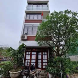 LINH ĐÀM - NHÀ PHÂN LÔ, Ô TÔ CONTAINER ĐỖ CỬA