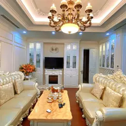 Bán BT Cầu Giấy, Dát Vàng, TM, Hiện Đại, 180m2, Mt10m, 40 Tỷ Hơn