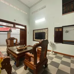 Cho thuê nhà nguyên căn nội thất gỗ đẹp đường Châu Văn Liêm giá 12tr
