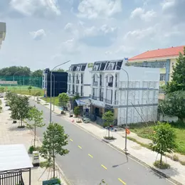 CẦN BÁN GẤP LÔ ĐẤT NẰM SÁT ĐƯỜNG HUỲNH VĂN LÚY ĐỐI DIỆN TRƯỜNG HỌC CẤP 1 VÀ 2 PHÚ CHÁNH