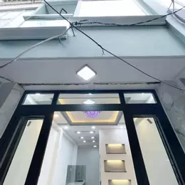 Sát mặt tiền đường xe hơi 
Có 10 m 
Đường trước nhà 3 m 
DIỆN TÍCH SỬ DỤNG 65M2 
3 TẤM HƠN 2 TỶ