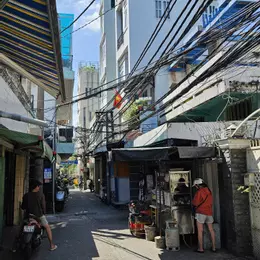Sát mặt tiền 
Nguyễn Tất Thành Q4 
Đường trước Nhà 3,5 m 
Ngang 3,4 Dài 7.8
Đúc xây mới 5 tấm
