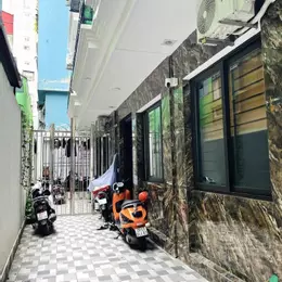 bán nhà quan hoa. sổ đỏ chính chủ. nội thất đẹp. ở ngay đón tết