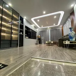 Hạ giá nhà đẹp phố Yên Hoa 48m2, 5 tầng tặng full nội thất tiền tỷ cận kề Hồ Tây