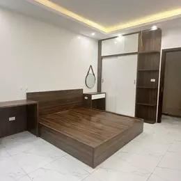 Cần bán 32,9m2 nhà 5 tầng tại ngõ 82 Việt Hưng. Ngay cạnh chợ Kim Quan và trường học các cấp