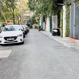 nhà đẹp mặt hồ Hai Bà Trưng, 130m x 4 tầng, mặt tiền 9m, 1 mặt ngõ, vỉa hè, ôtô tránh