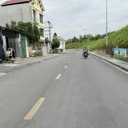 Cần bán 214,7m2 đất mặt đường đê Vàng, Phúc Lợi. Vị trí đẹp làm văn phòng công ty.