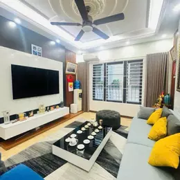 NHÀ ĐẸP TRẦN QUỐC HOÀN - NGÕ THÔNG ÔTÔ TRÁNH, GARA ÔTÔ - KINH DOANH - DÂN TRÍ CAO