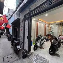BÁN NHÀ 
Cách mặt tiền trung tâm  10 m Diện tích 92 m2 đúc 4 tấm 4 tỷ Q4