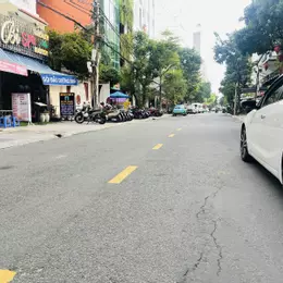 BÁN  GẤP TÒA CĂN HỘ KÈM NHÀ HÀNG LÔ GÓC 2 MẶT PHỐ GIÁ SỤP SÀN