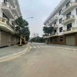 CẶP CĂN GÓC, NGÃ TƯ HÀ HUY TẬP, SANG TÊN SỔ NGAY. XUẤT NGOẠI GIAO DUY NHẤT. LH: 0966 343 969