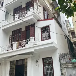 #Việt hưng - Nhà đẹp long lanh - full nội thất sịn sò
 Ô tô đỗ cổng - i Giá chỉ hơn 4.8 tỉ