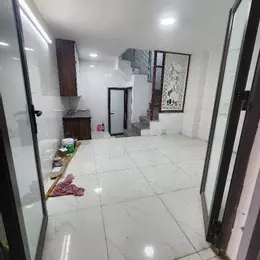 Bán Nhà Lĩnh Nam, 19m 3 Tầng 2 Phòng, Giá 1.68 tỷ Sổ Đổ chung