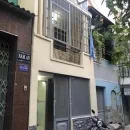 Cho thuê nhà nguyên căn CMT8 Q3 40m2, hẻm thông 3m đối diện chợ Hòa Hưng cách 40m, 10tr