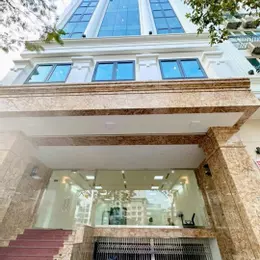 Tòa văn phòng phố Hoàng Quốc Việt 122m2, 8 tầng lô góc kinh doanh giá 41.8 tỷ có TL