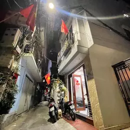 LÔ GÓC- 3 THOANG- GẦN Ô TÔ- NGÕ THÔNG+ Ngõ trước nhà ba gác tránh, gần ô tô, gần phố.