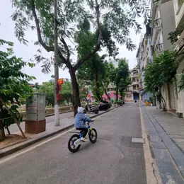 Hiếm đường Cầu Giấy 48m2, 3T, MT5.2m view Hồ Quận Ủy lô góc 3 thoáng vỉa hè ô tô