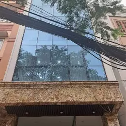 Tòa văn phòng đường Hoàng Quốc Việt 80m2, 8T, MT4.8m thông sàn giá 30 tỷ đẹp long lanh