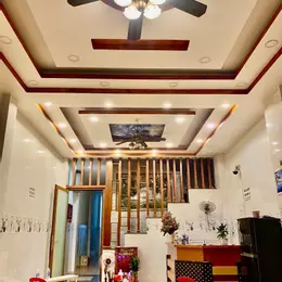 Nhà Lê Văn Việt, 3  tầng, 3 PN, 70m2, ngang 4.5m, HXH, nhỉnh 5 tỷ