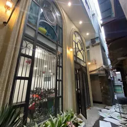 NHÀ ĐÊ LA THÀNH 58M – 7 TẦNG THANG MÁY – NHÀ XÂY MỚI – 16 PHÒNG KHÉP KÍN – DOANH THU 100T/THÁNG –