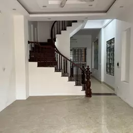 Cô tôi cần bán 40m2 nhà 3,5 tầng ngõ 2 Ngọc Thụy. Đường ô tô tránh, ngay cạnh Hồng Tiến