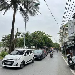 8.5 tỷ-Bồ Đề, Long Biên-gần hồ-ô tô tránh-ô tô vào nhà-2  thoáng-ở sướng vô cùng