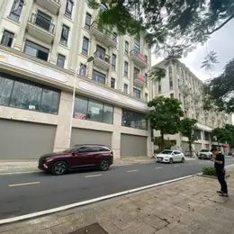Cho thuê tòa văn phòng siêu đẹp căn góc Him Lam Vạn Phúc. DT 182m2*6 tầng mặt tiền 13m cực đẹp