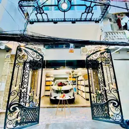 Nhà đẹp ở luôn ở La Thành, Đống Đa diện tích 52m2, 4 tầng, mặt tiền 4.8m, gara oto, Giá 18.5 Tỷ