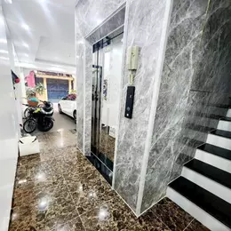 Bán nhà phân lô yên lạc 5 tầng thang máy long lanh ô tô dừng đỗ vào nhà hai bà trưng