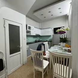 Bán nhà riêng Cầu Giấy, ngõ thông, 35m2, 5 tầng, 6 ngủ,3 bước lên oto