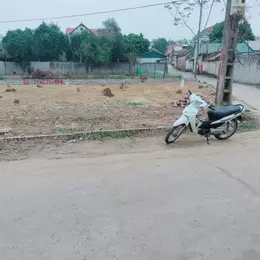 Bên em cần bán  lô đất,187m2 và lô 185 m2, có 65m2 ont nằm trục chính đông hạ -đông yên-quốc