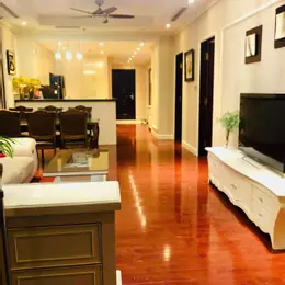 Cho thuê căn hộ cao cấp 5PN Royal R6 – 240m², full tiện ích, nhận nhà ngay