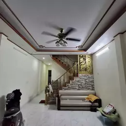 NHÀ ĐẸP Ở NGAY PHỐ NGUYỄN VĂN CỪ -Ô TÔ ĐỖ CỬA-TIỆN ÍCH BẠT NGÀN