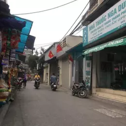 Ô TÔ ĐỖ CỬA – NGÕ THÔNG 2 ĐẦU – GẦN PHỐ CHỈ VÀI BƯỚC
CHÍNH LÀ NHÀ PHỐ NAM DƯ 30M2, 5 TẦNG, CHỈ