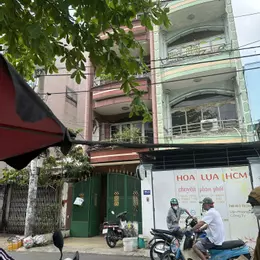 Cho thuê nhà nguyên căn 3 tầng + 1 trệt + 1 sân thượng