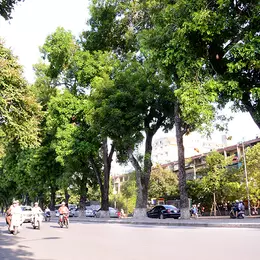 Bán nhà Lạc Long Quân, Tây Hồ, ngõ thông oto 60 m2, 5 tầng, giá chỉ 17 tỷ