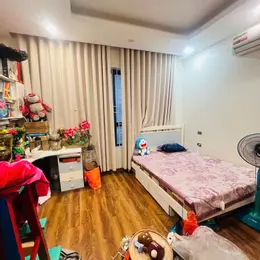 Vỉa hè phân lô -ô tô tải tránh