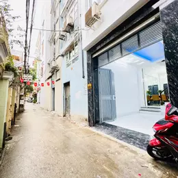 BÁN NHÀ TRUNG TÂM CẦU GIẤY Ô TÔ ĐỖ CỬA PHÂN LÔ NGÕ THÔNG THOÁNG NHÀ ĐẸP CHỈ 8,3 TỶ