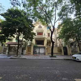 Bán biệt thự vị trí đẹp nhất bán đảo Linh Đàm view hồ, diện tích 254m2, mặt tiền 13m, giá chỉ 70 tỷ