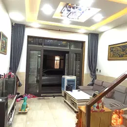 Vị trí vàng - Bán nhà 4 tầng Cao Bá Quát 5 PN có thể chuyển đổi thành căn hộ mini.