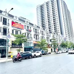 Bán nhà mặt phố Trung tâm Trâu Quỳ 142m2 lô góc đường 22m và 11m cho thuê.0982852808