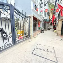 Lạc Long Quân – CCMN 6T thang máy 104m² MT 6.1m – Giá chào 27.5 Tỷ Gần Hồ Tây