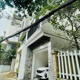 NHÀ GARA Ô TÔ – TRUNG TÂM NGỌC THỤY – 6 TẦNG – NGÕ 5M