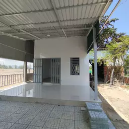 Bán nhà 1000m2 Tân Phước, LaGi 200m2 thổ cư 2PN chỉ 1.7 tỷ đường bê tông