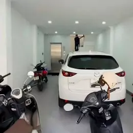 Cần bán nhà ngõ 24 Ngọc Lâm, 58m x 6T gara thang máy, kinh doanh nhỏ. ở luôn