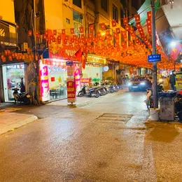 Chỉ hơn 9 tỷ. mặt phố Ngọc Lâm, Kinh Doanh 30m x 5T vỉa hè thêng thang !