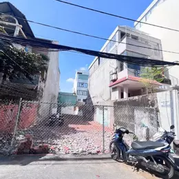 Bán đất tặng Biệt Thự Cũ Mặt Tiền – Ngay Trung Tâm Thảo Điền - quận 2