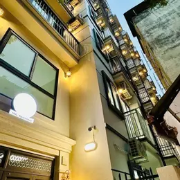 BÁN TOÀ CHDV DỊCH VỌNG HẬU, CẦU GIẤY - 180M2 x 7 TẦNG THANG MÁY - MT 10M - Ô TÔ ĐỖ CỔNG - 30M RA
