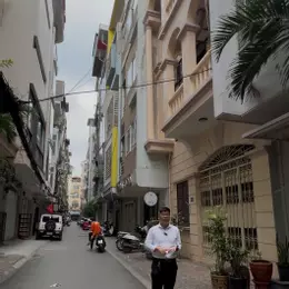 KHU PHÂN LÔ THÁI HÀ, HOÀNG CẦU, Ô TÔ TRÁNH, VỈA HÈ KINH DOANH, CHỦ THIỆN CHÍ BÁN.