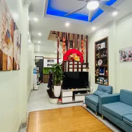 nguyễn đình hoàn cầu giấy 35m x4 tầng 9,3 tỷ 30m ô tô tránh,ngõ thông